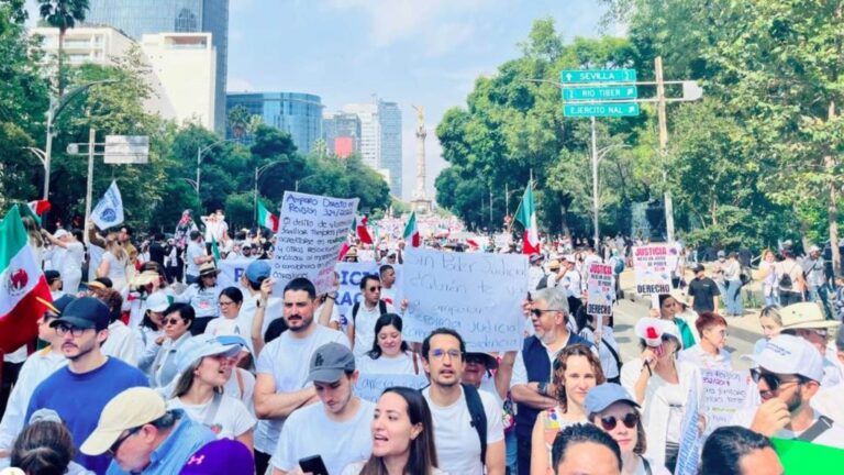 “Somos estudiantes, no somos acarreados”: Marchan universitarios contra reforma Judicial