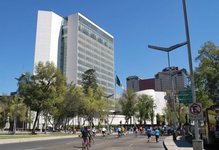 Manifestantes liberan accesos al Senado para garantizar paso a Senadores