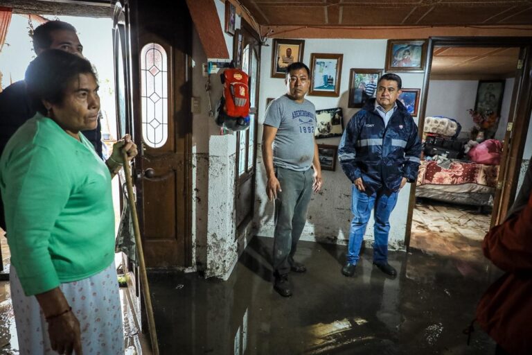 Tony Rodríguez encabeza los trabajos de limpiezas y remoción de lodo, escombro y basura en las zonas afectadas por las fuertes lluvias en Tlalnepantla