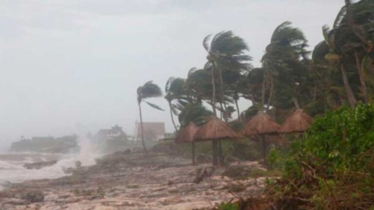 “Helene” y “John” mantienen en alerta costas mexicanas