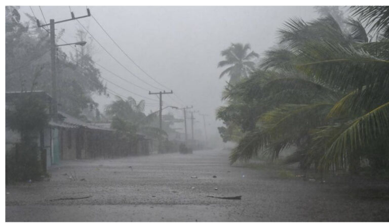 Luego de120 horas continuas de lluvias por “John” forma 5 nuevas zonas de alto riesgo, en Acapulco