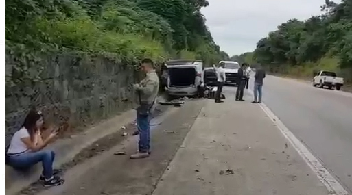 Coordinador de giras de Cuitláhuac García sufre fuerte accidente, en carretera