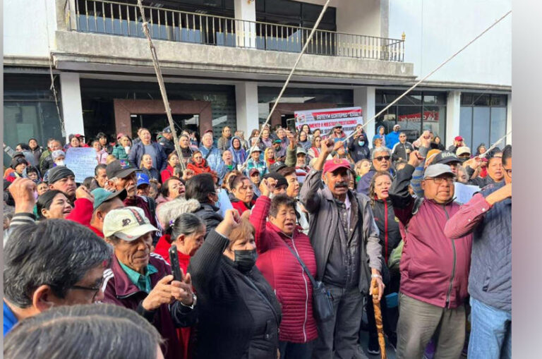 Se cumple tercer día de protesta en Ecatepec; toman Palacio Municipal