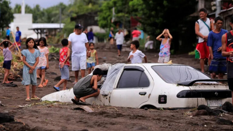 Tormenta Trami deja más de 80 muertos en Filipinas