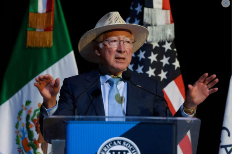 Ken Salazar responde a Gertz Manero sobre detención de El Mayo Zambada: “No era nuestro avión ni nuestro piloto”