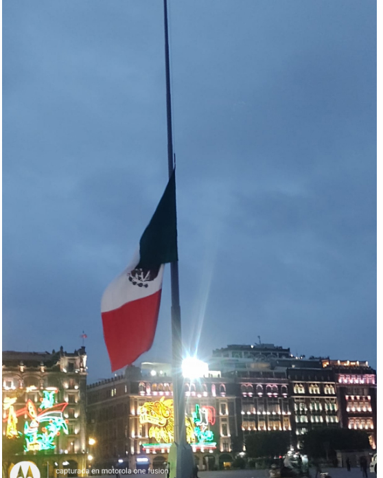 Bandera a media asta con motivo del 2 de octubre