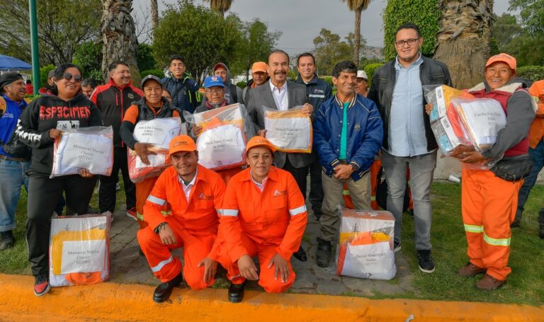 Entrega Pedro Rodríguez 300 accesorios de trabajo a personal de barrido para dotarlos de una mejor protección