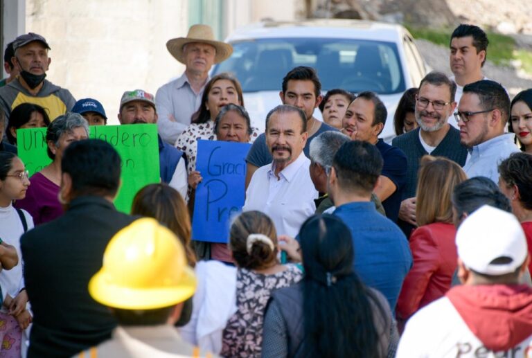 Beneficia Pedro Rodríguez a familias de la colonia Ampliación Demetrio Vallejo; ahora cuentan con luz eléctrica