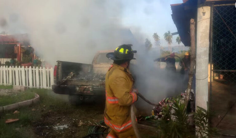 En Tres Palos, Acapulco, sicarios asesinan a 7 miembros de una familia y queman su casa