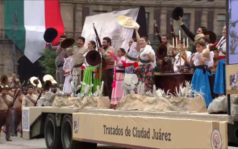 Comienza desfile del 114 aniversario de Revolución Mexicana.