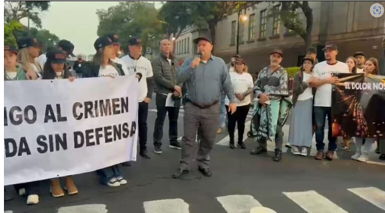 Miembros de la familia LeBarón protestan en CDMX a cinco años de la masacre; se dirigen a la embajada de EEUU