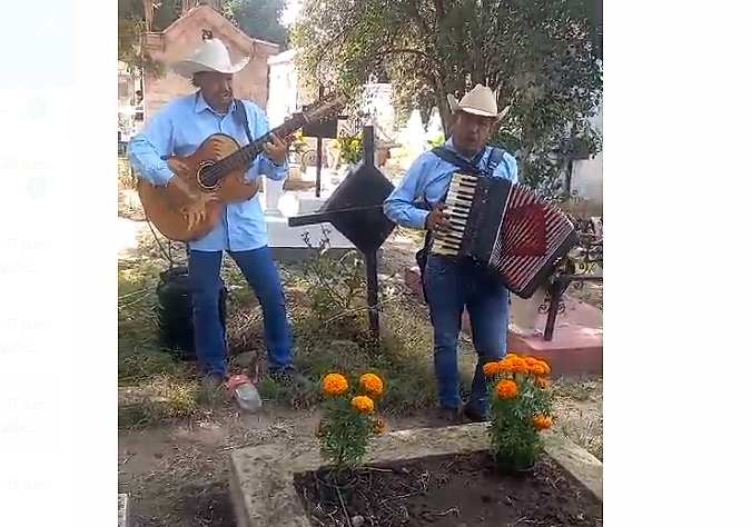 Serenata a los seres queridos que se nos adelantaron, en el camino