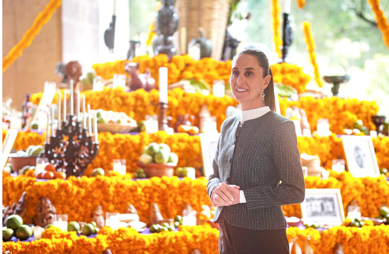 Ofrenda por el Día de Muertos en Palacio Nacional está dedicada a las heroínas de la patria