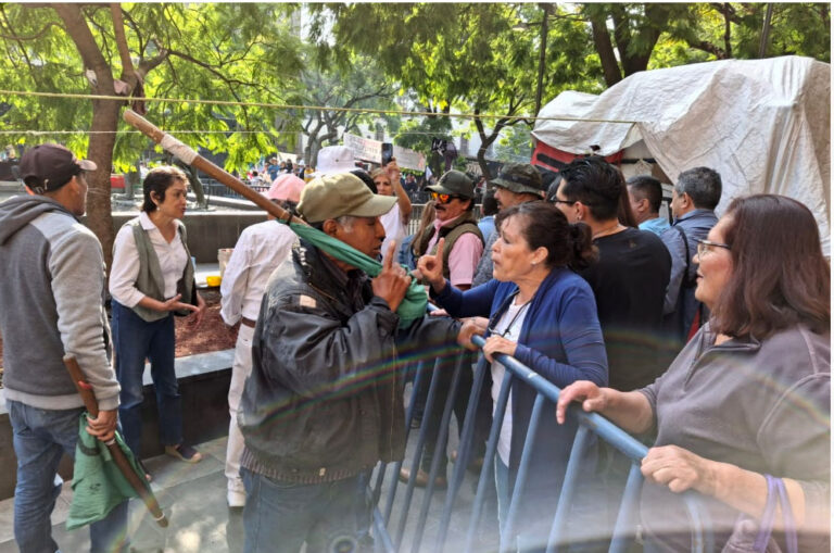 Conatos de enfrentamientos entre manifestantes al exterior, de la SCJN