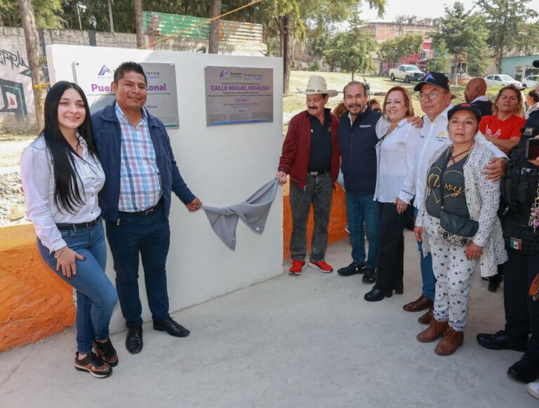 Pedro Rodríguez atiende calle que resultó afectada por lluvias; la vialidad corría peligro de colapsar