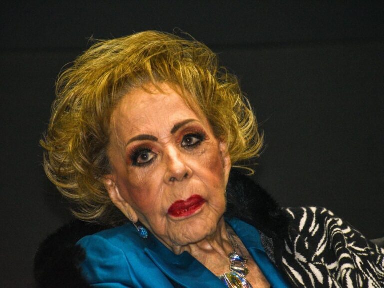 Reportan grave salud de Silvia Pinal, su familia se reúne en hospital