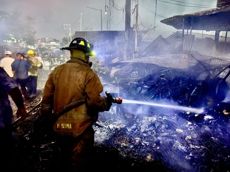 En plena Navidad, incendian por segunda vez Mercado Central de Acapulco