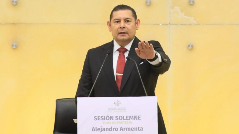 Alejandro Armenta rinde protesta como gobernador de Puebla