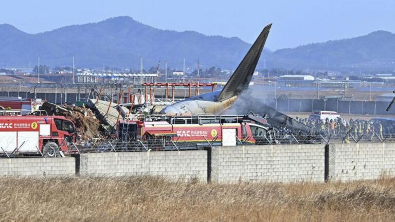 Accidente aéreo en Corea del sur deja 179 muertos y 2 supervivientes