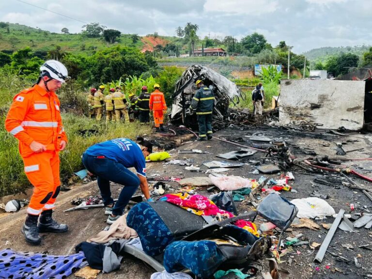 Accidente de autobús en carretera de Brasil deja 23 muertos