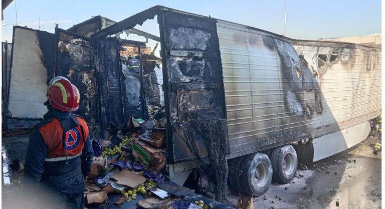 Se incendian 3 cajas de tráiler en la Central de Abasto en Iztapalapa