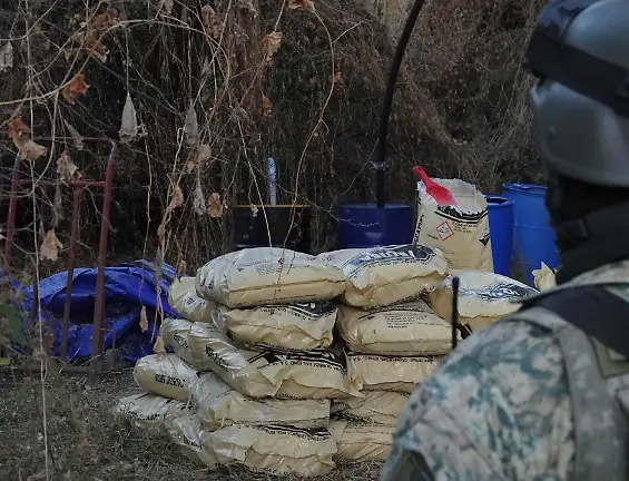 Decomisan en inmueble de Culiacán más de mil litros de metanfetamina