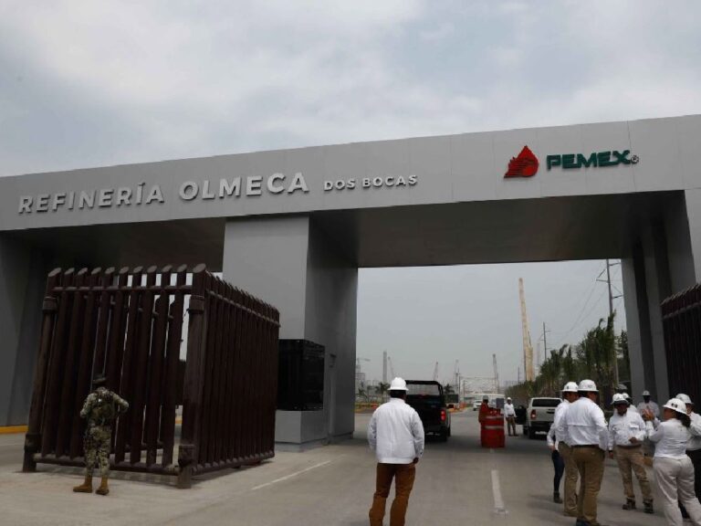 Empresarios denuncian fraudes y extorsiones de funcionarios en refinería Dos Bocas