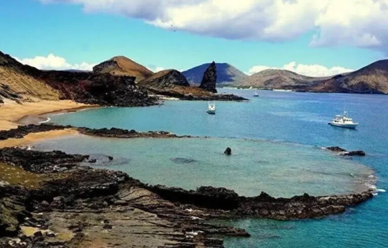 Cede Ecuador Islas Galápagos a EU para base militar