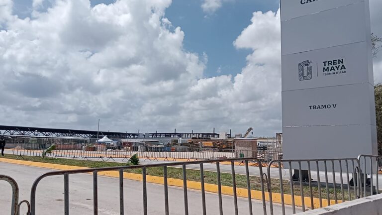 Tras inauguración, estación de Tren Maya en Playa del Carmen, abandonada