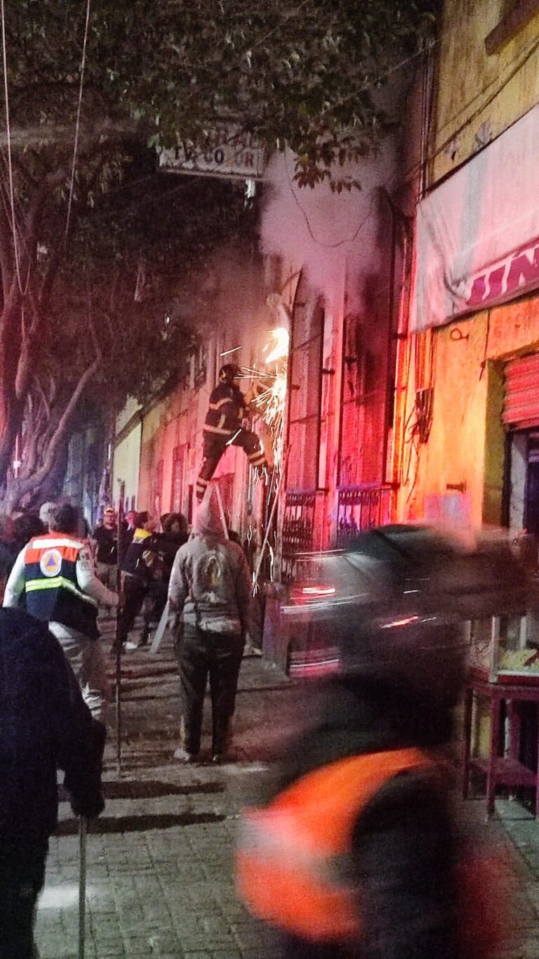 Incendio deja dos heridos y un muerto en CdMx