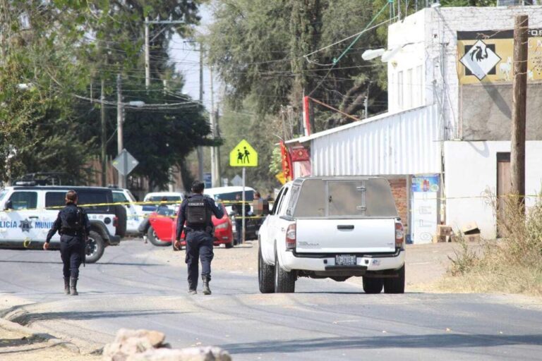 Ataque armado a auto compacto deja 4 muertos en Irapuato