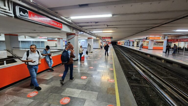 Apuñalado afuera del Metro Tezozómoc entra a estación para pedir ayuda