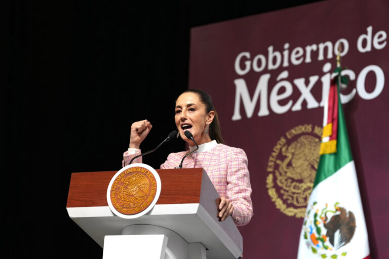 “Puede cambiar vidas”: Claudia Sheinbaum es reconocida como la `Política del año` en los premios Lidera 2025