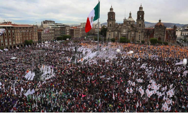 Insuficiente el zócalo para albergar a miles de simpatizantes de la 4T