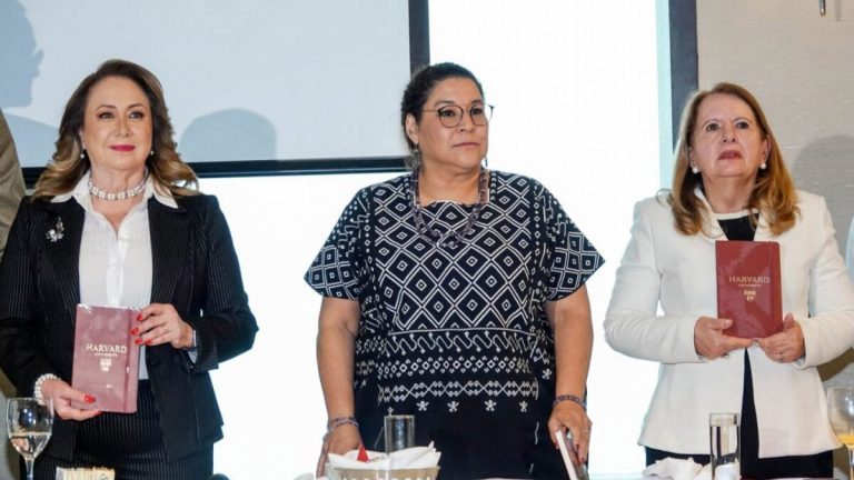 Yasmín Esquivel, Lenia Batres y Loretta Ortiz se reúnen con diputados de Morena