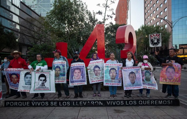 Nuevo equipo investiga desaparición de los 43 de Ayotzinapa