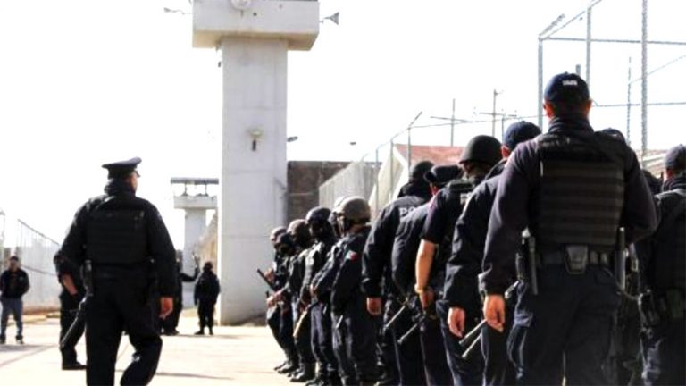 Decomisan 61 armas blancas en penal de Sonora