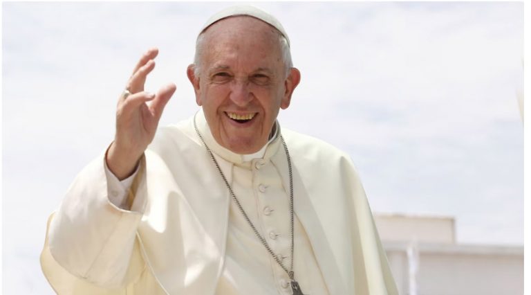 Papa Francisco mostró una leve mejoría tras 25 días hospitalizado