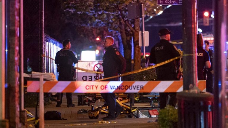 Vehículo atropella a multitud en festival callejero filipino en Vancouver; hay 9 muertos