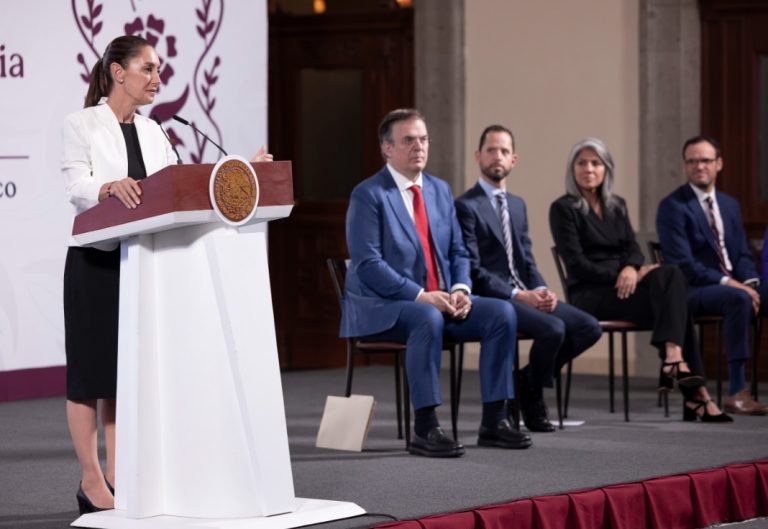 Claudia Sheinbaum al mundo: «México no caerá»