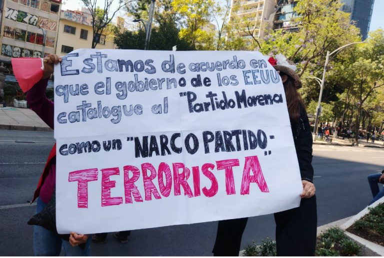 Entregan carta en embajada de EU en México para que se declare a Morena como un «narco-partido terrorista»