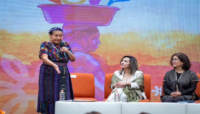 Rigoberta Menchú imparte magistral conferencia en UAEMex