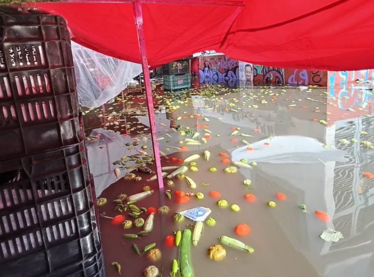 Lluvias dejan un muerto en Michoacán y severas inundaciones en CdMx