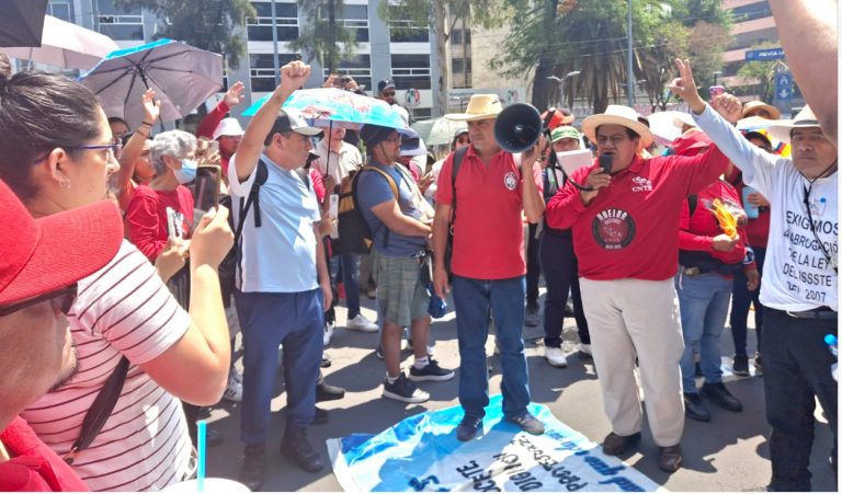 CNTE definirá mañana si levanta el paro