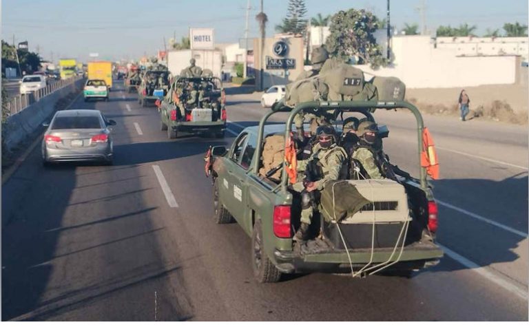 Nuevos enfrentamientos en dos puntos de Sinaloa; con bloqueos carreteros