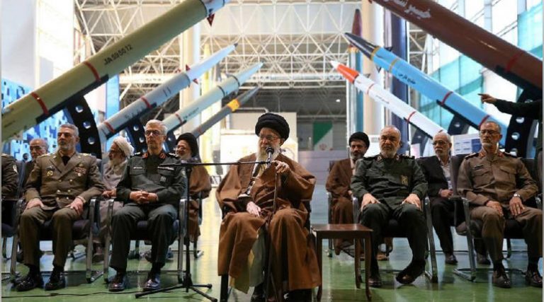 Irán aprueba cerrar el estrecho de Ormuz, por donde pasa el 20% del petróleo mundial