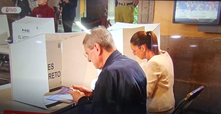 ¡Viva la democracia!, exclamo Claudia Sheinbaum, previo a emitir su voto
