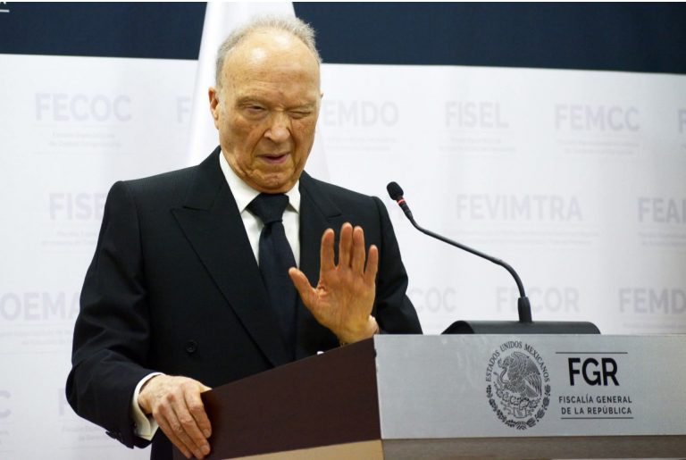 Internan de urgencia al Fiscal General de la República, Alejandro Gertz Manero