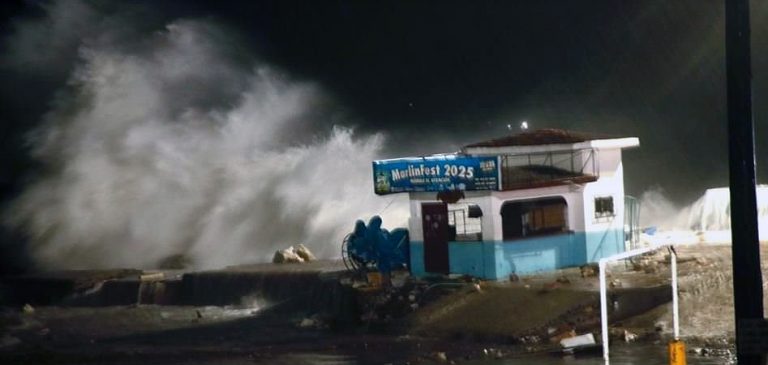 Arrasa huracán ‘Erick’ en Oaxaca: vientos de 205 km/h., devastación en la costa