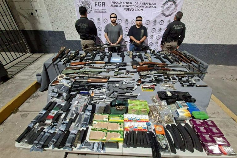 Detienen a 3 hombres en Monterrey, NL con un arsenal